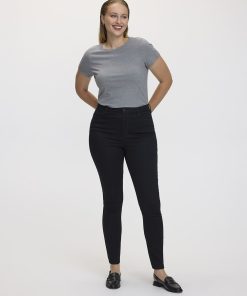 Skinny-Leg High-Rise Jean - The Signature (R) - Curvy Fit