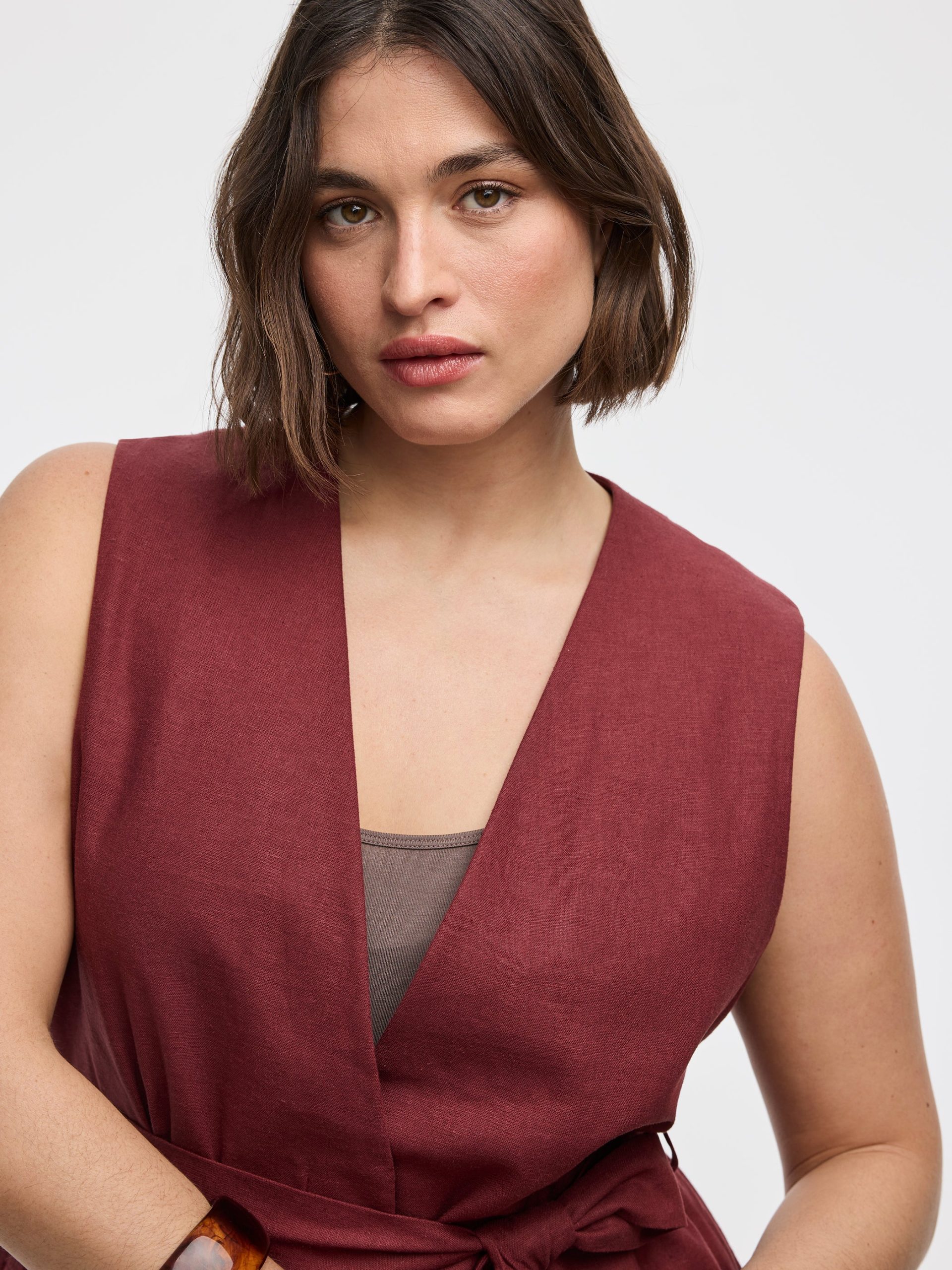 Sleeveless Belted Blazer - Image 5