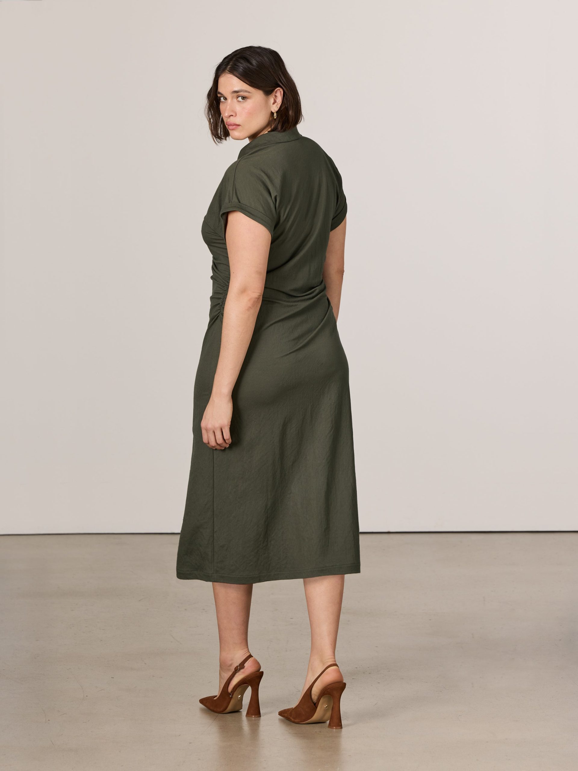 Short-Sleeve Buttoned-Down Bodycon Dress with Shirt Collar - Image 3