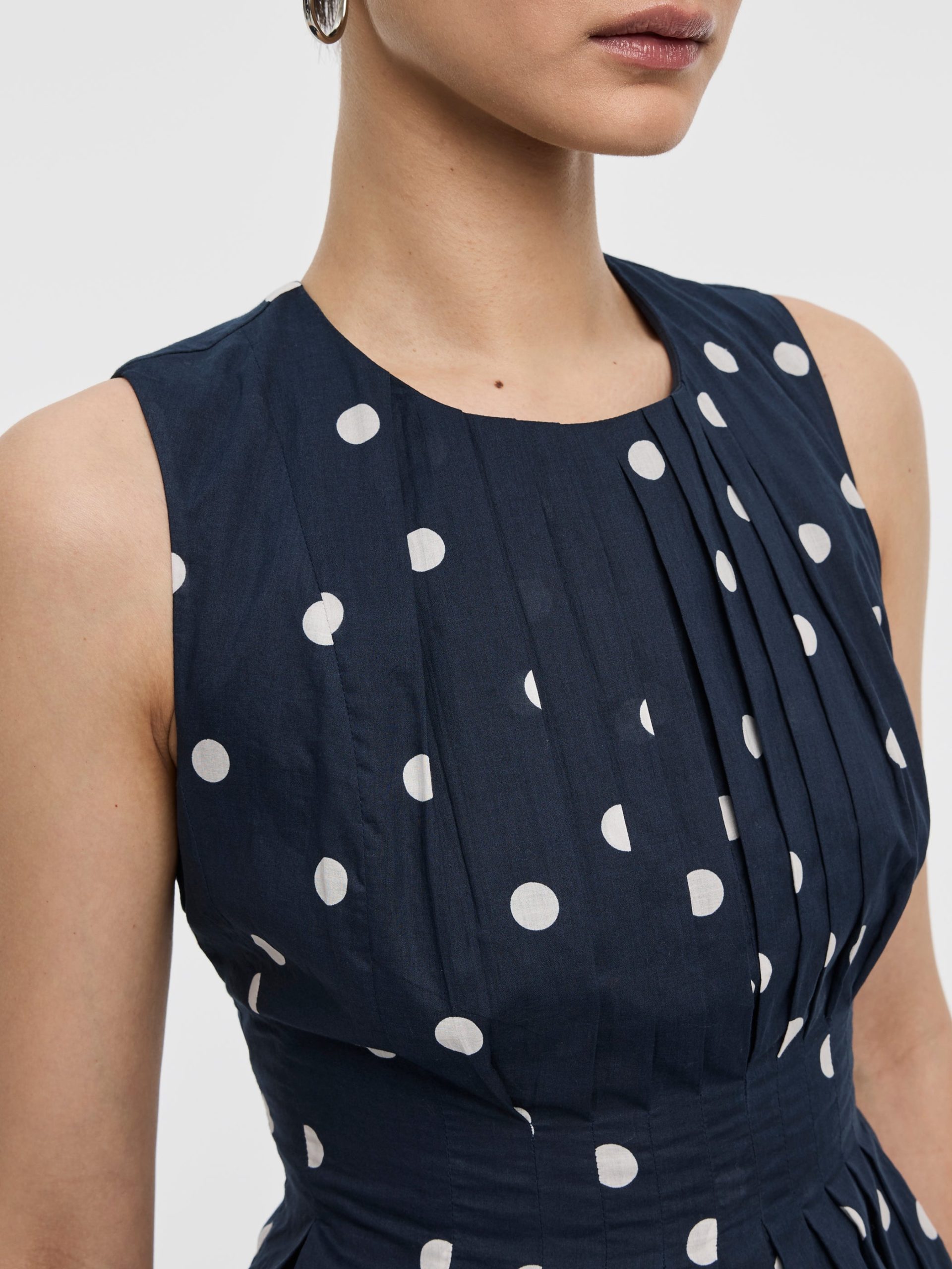 Sleeveless Crew-Neck Blouse with Pintucks - Image 2