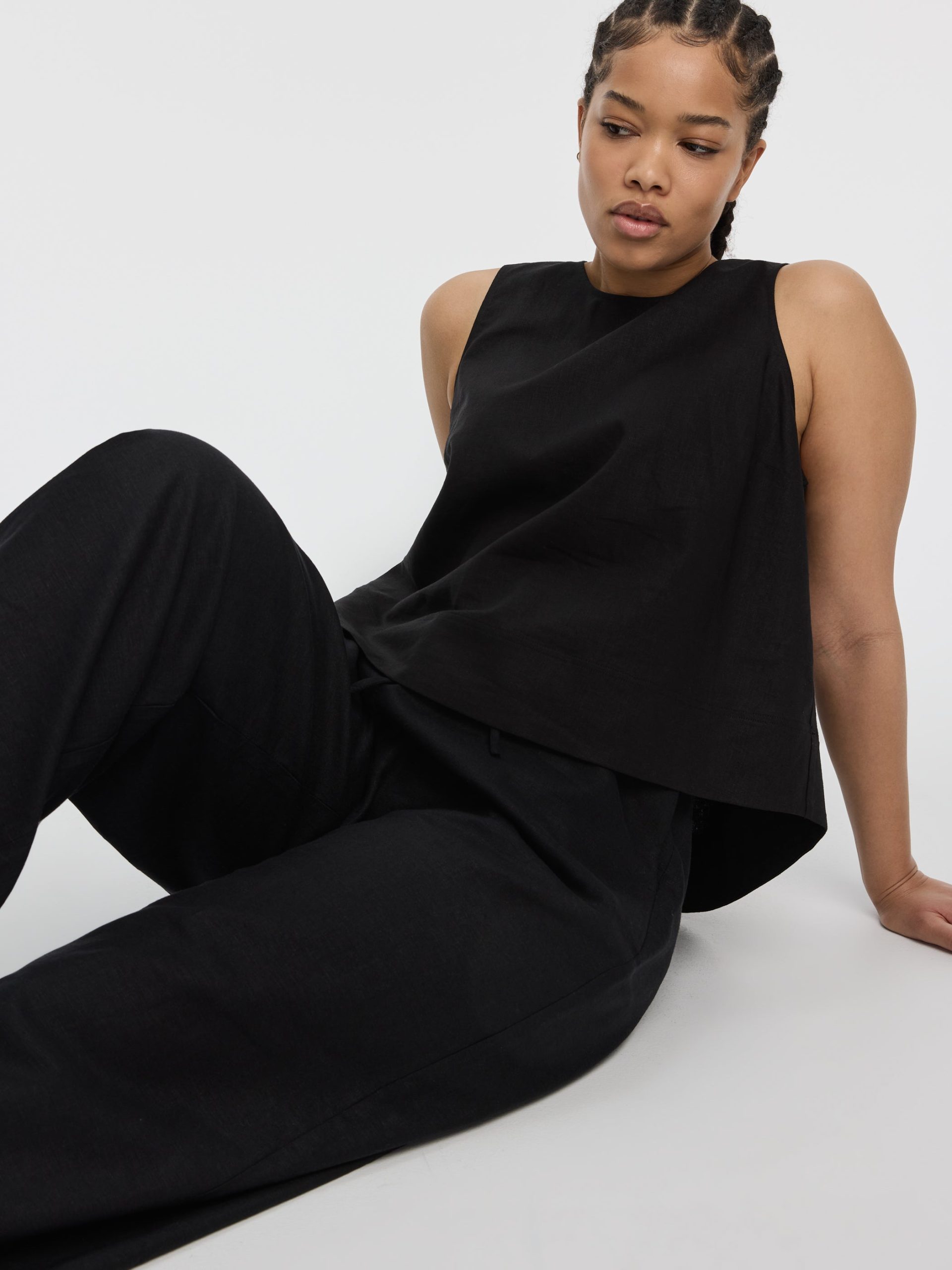 Sleeveless Crew-Neck Blouse - Image 3