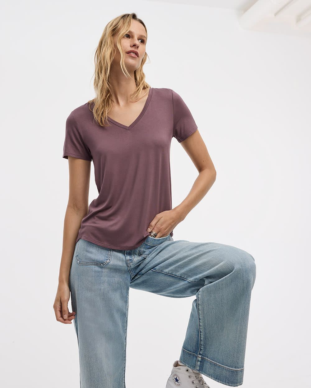 Short-Sleeve V-Neck Tee - R Essentials - Image 15