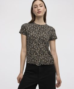 Short-Sleeve Crew-Neck Tee - R Essentials