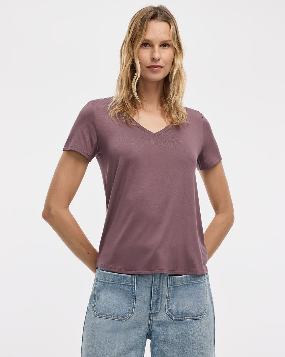 Short-Sleeve V-Neck Tee - R Essentials - Image 13
