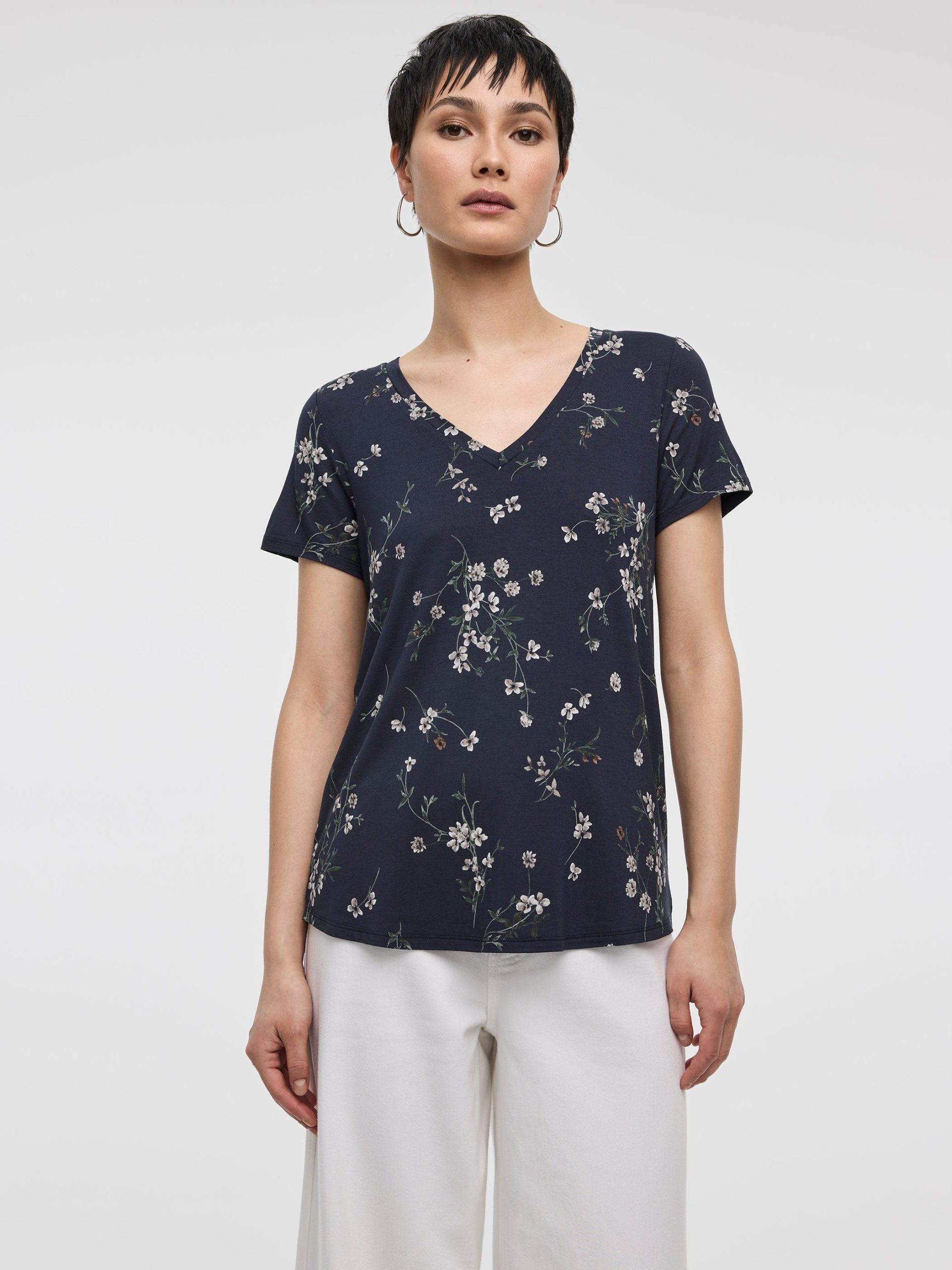 V-Neck Tee - R Essentials - Image 9
