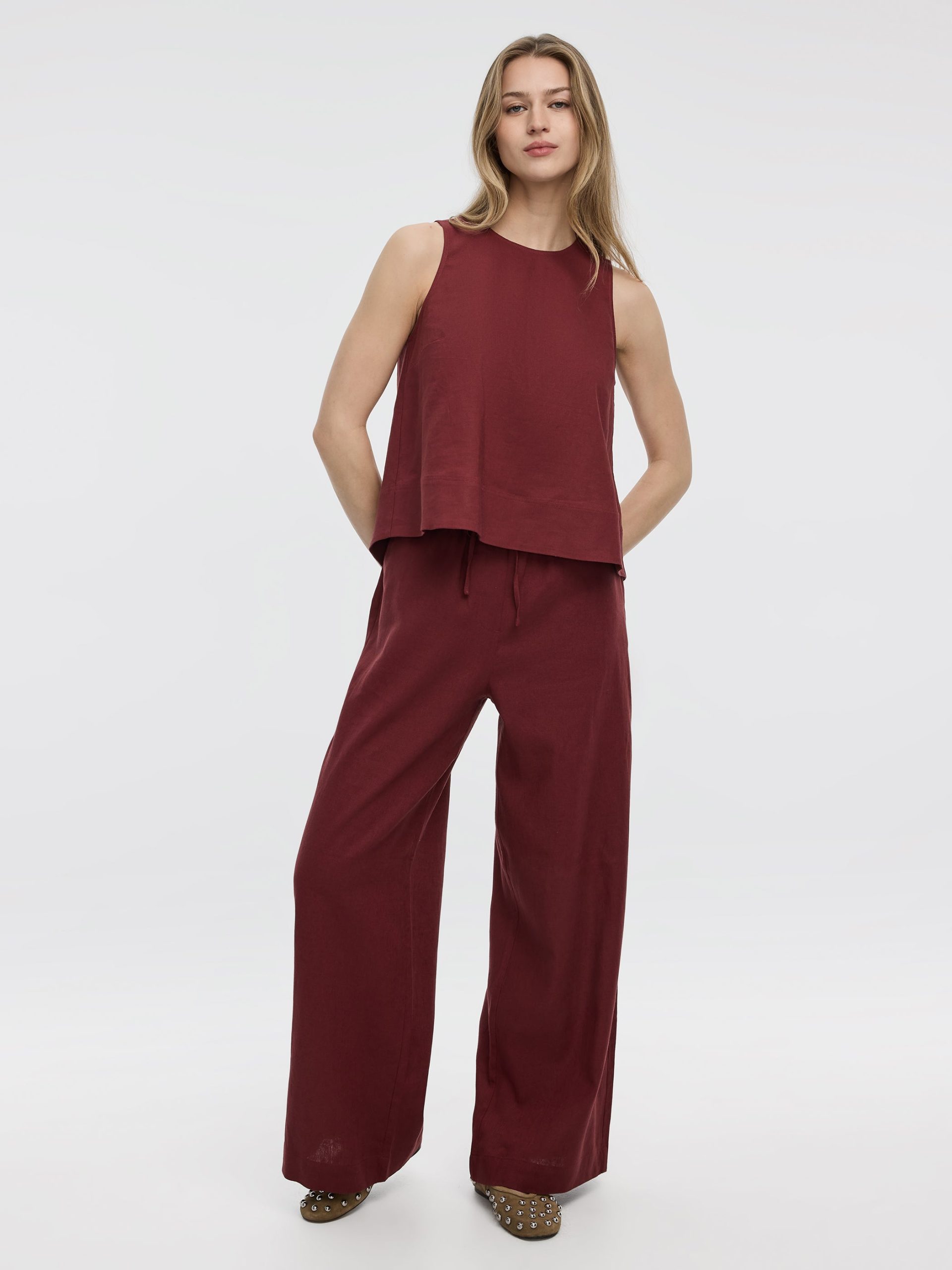 Sleeveless Crew-Neck Blouse - Image 8