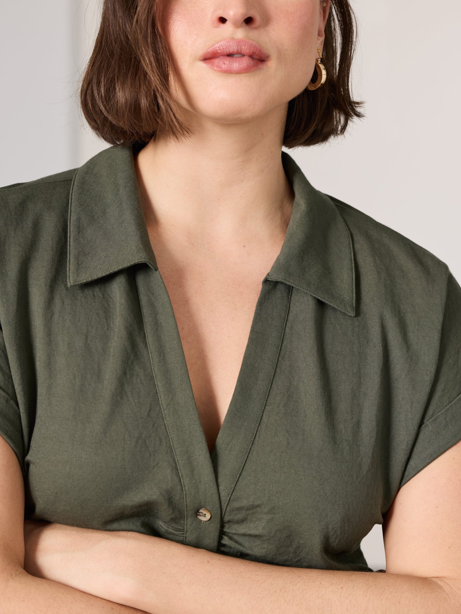 Short-Sleeve Buttoned-Down Bodycon Dress with Shirt Collar - Image 2