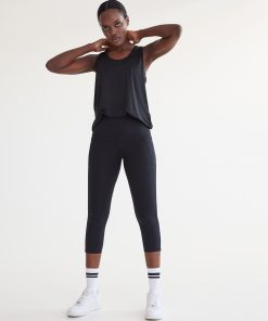High-Rise Pulse Capri Legging with Pockets. Hyba