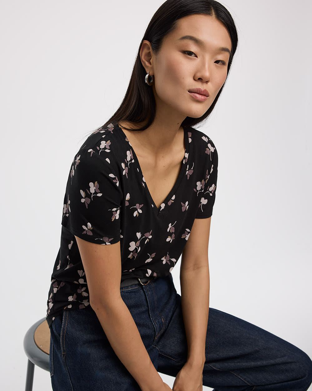 V-Neck Tee - R Essentials - Image 3