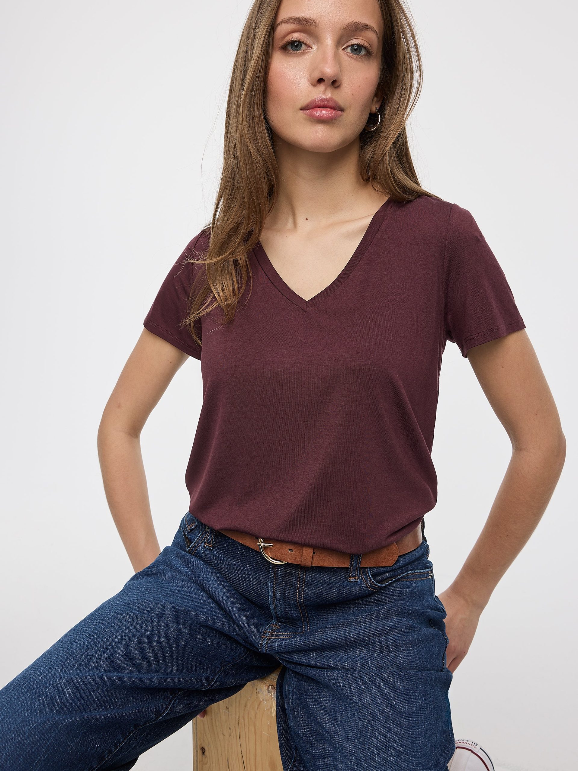 V-Neck Tee - R Essentials - Image 8