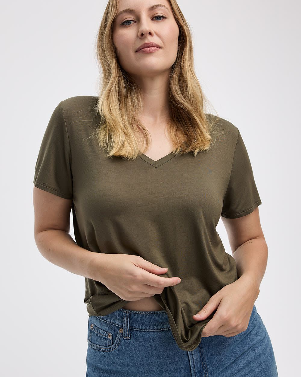 Short-Sleeve V-Neck Tee - R Essentials - Image 7