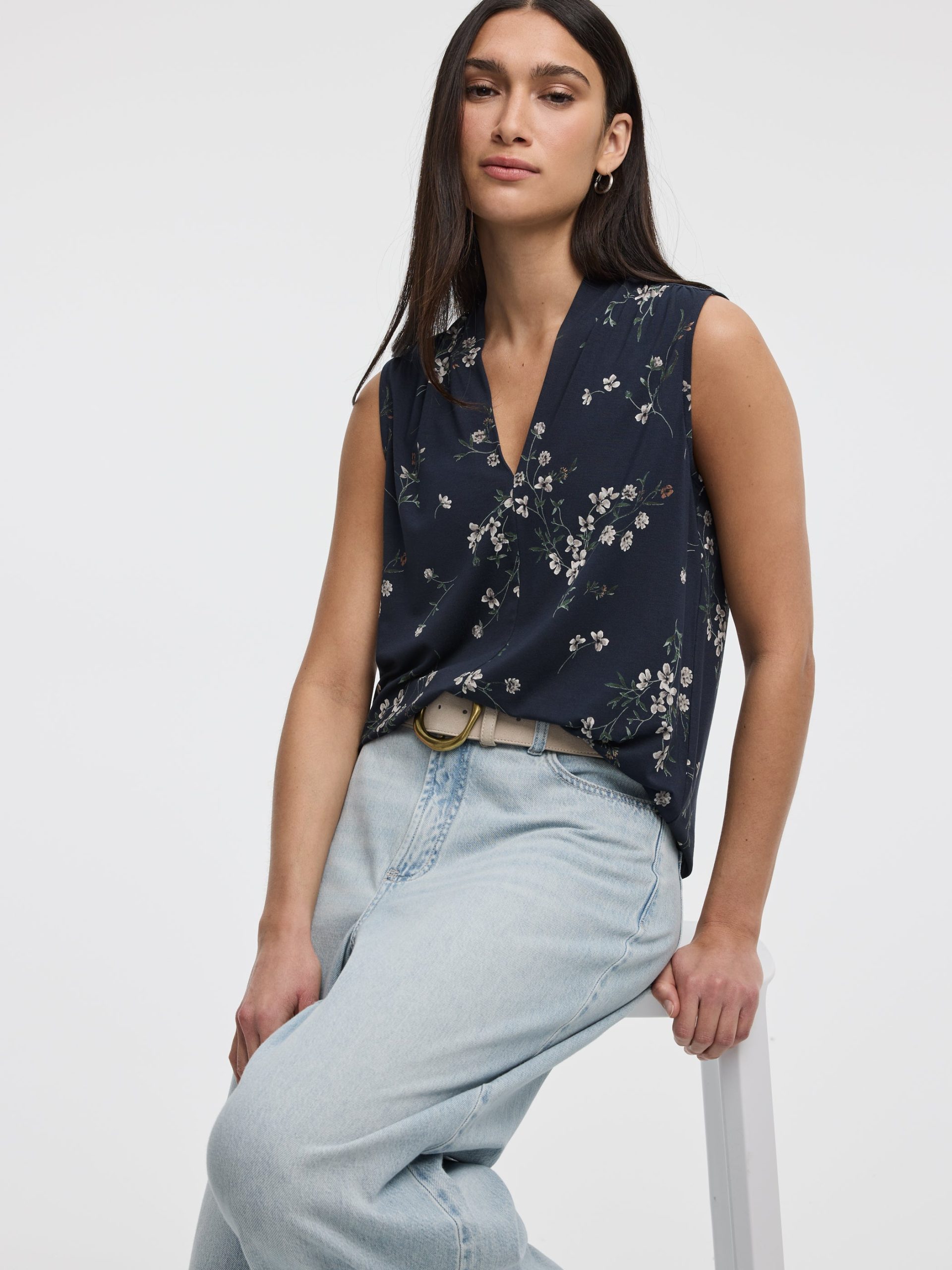 Sleeveless V-Neck Top - Image 28