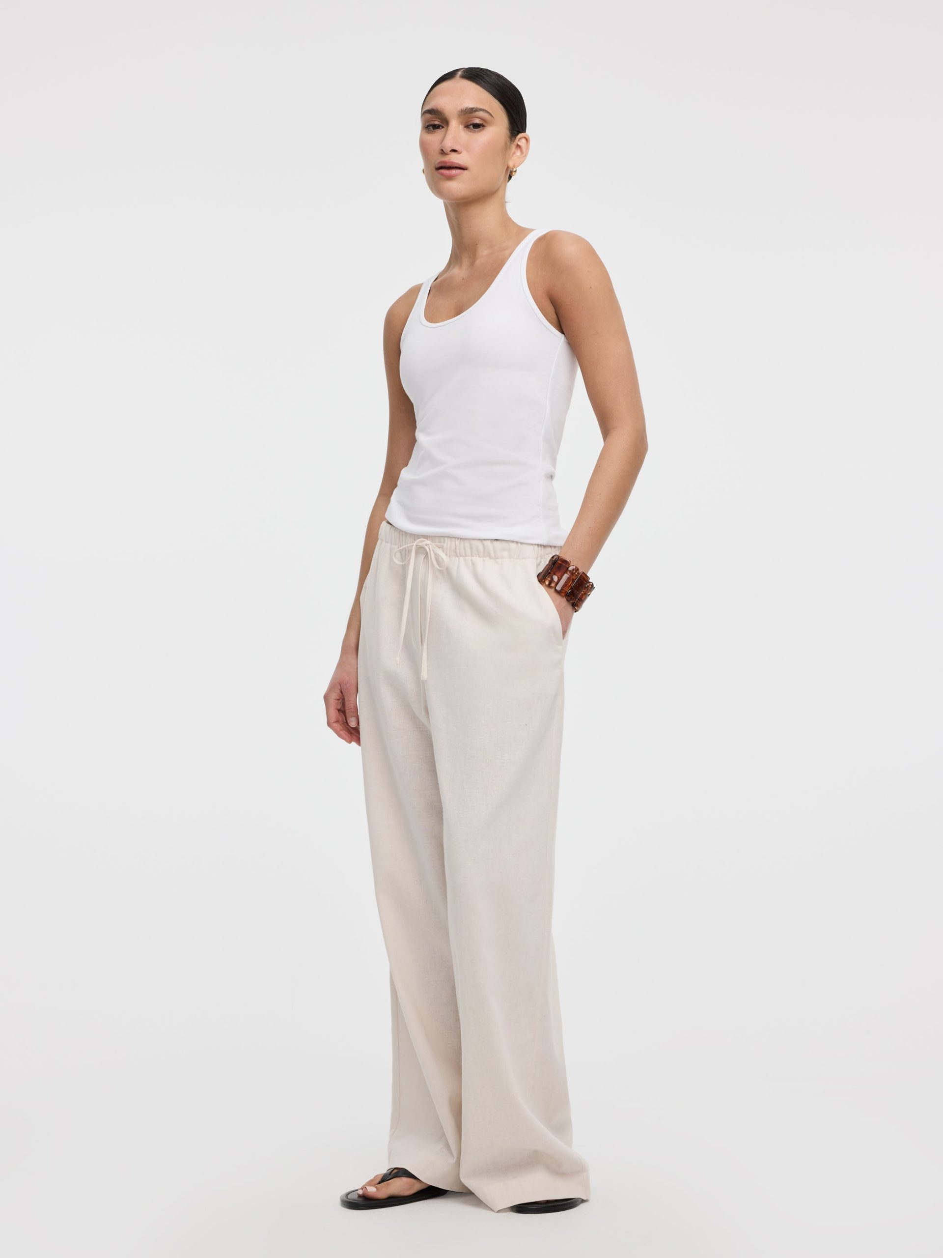 Scoop-Neck Tank Top - R Essentials - Image 4