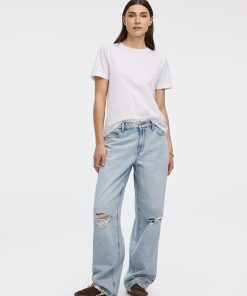 Mid-Rise Ripped Baggy Jean