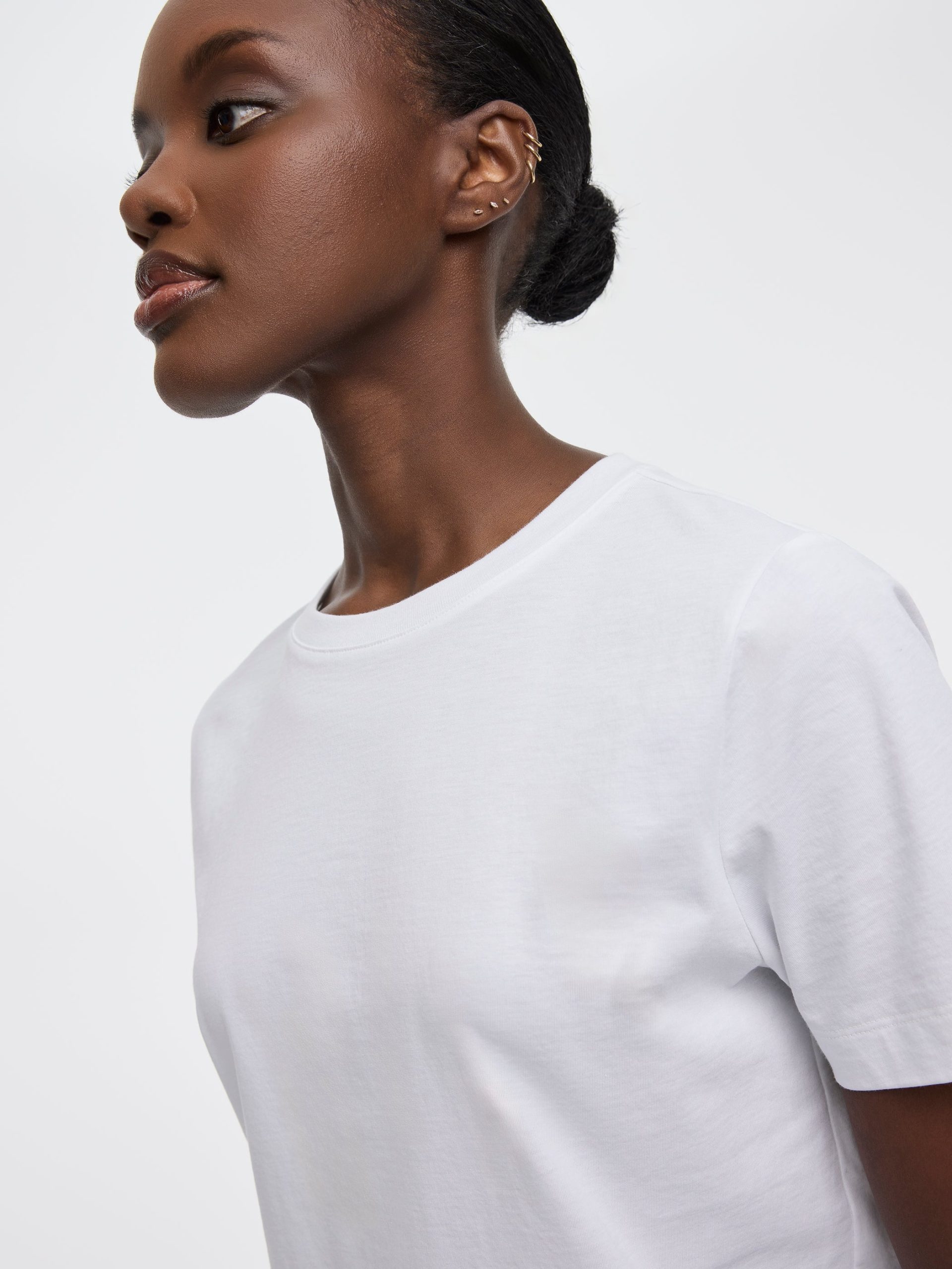 Boyfriend Crew-Neck T-Shirt - R Essentials - Image 8