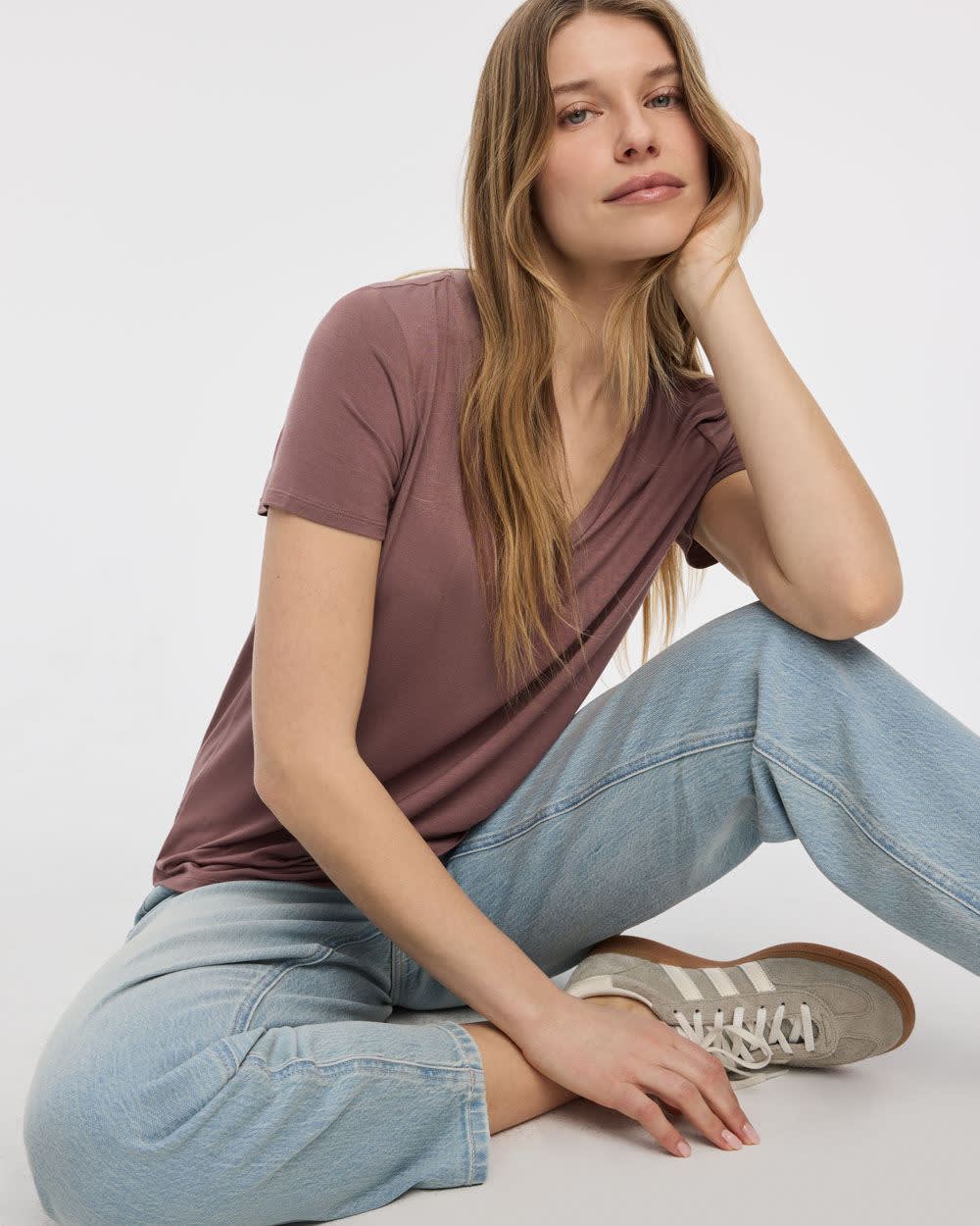 V-Neck Tee - R Essentials - Image 23