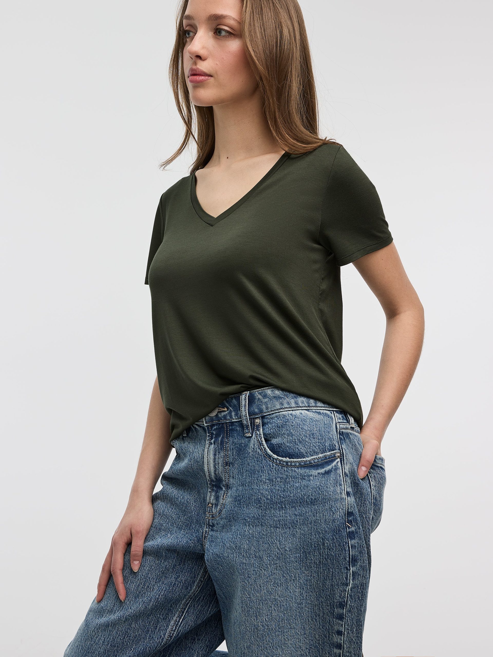 V-Neck Tee - R Essentials - Image 4