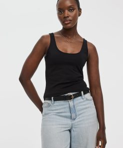 Scoop-Neck Tank Top - R Essentials