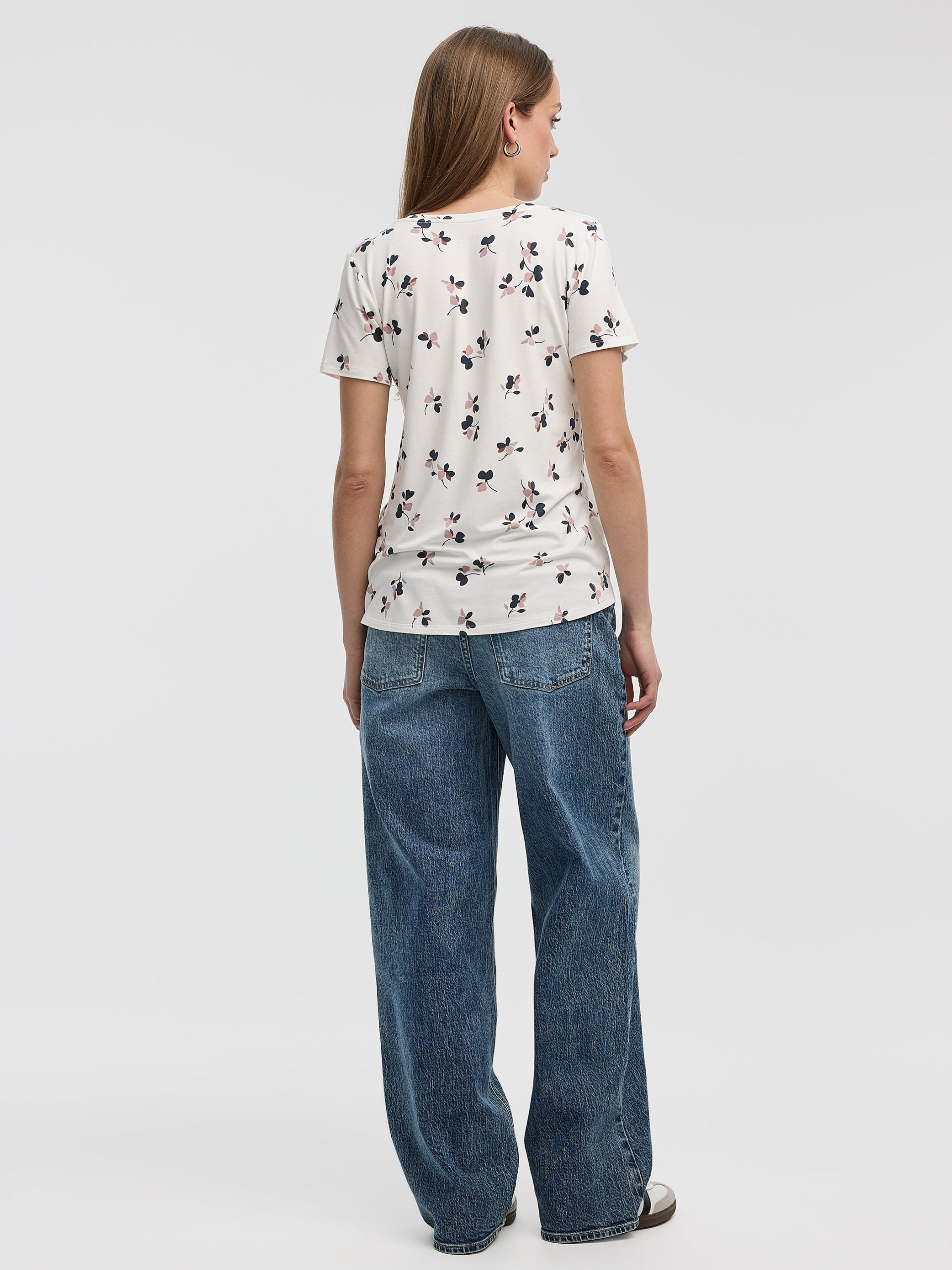 V-Neck Tee - R Essentials - Image 7