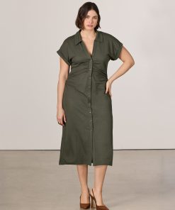 Short-Sleeve Buttoned-Down Bodycon Dress with Shirt Collar