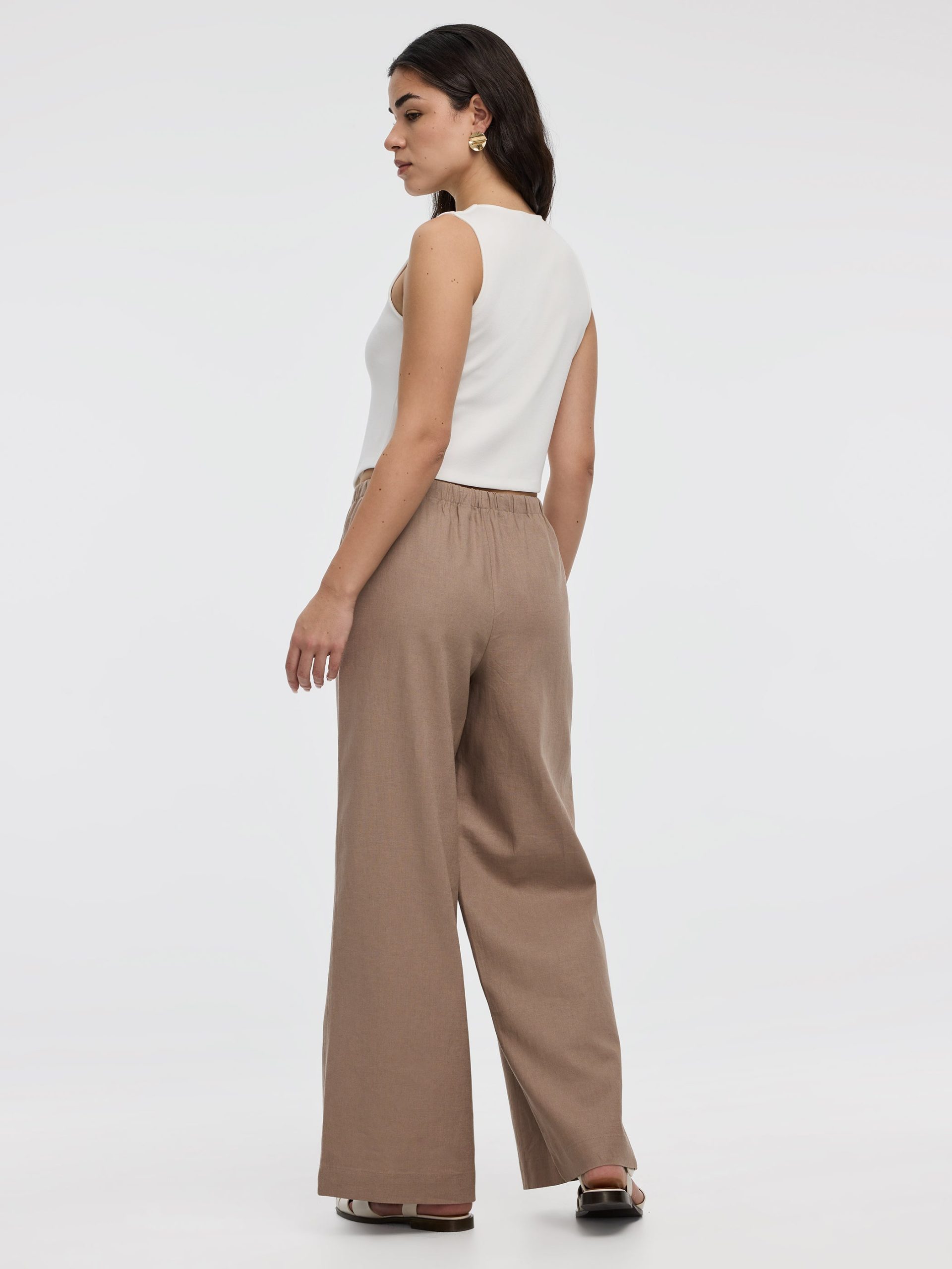 Sleeveless Crew-Neck Vest - Image 7