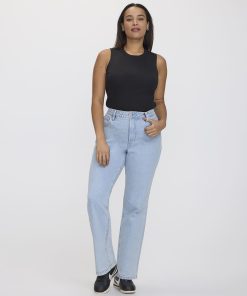 Straight-Leg Mid-Rise Jean - The Classic - Curvy Fit