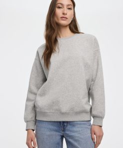 Long Crew-Neck Fleece Sweatshirt - R Essentials