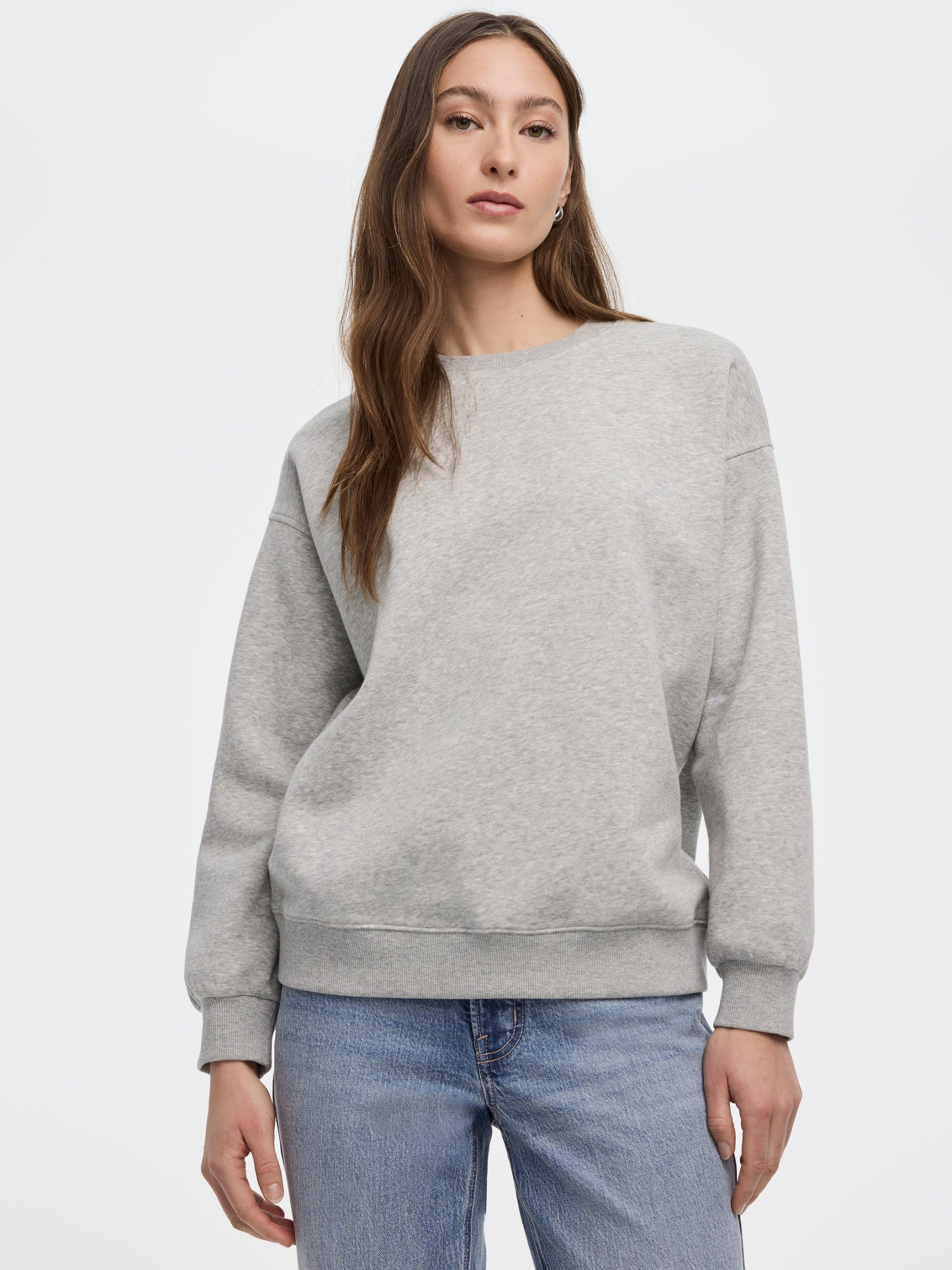 Long Crew-Neck Fleece Sweatshirt - R Essentials