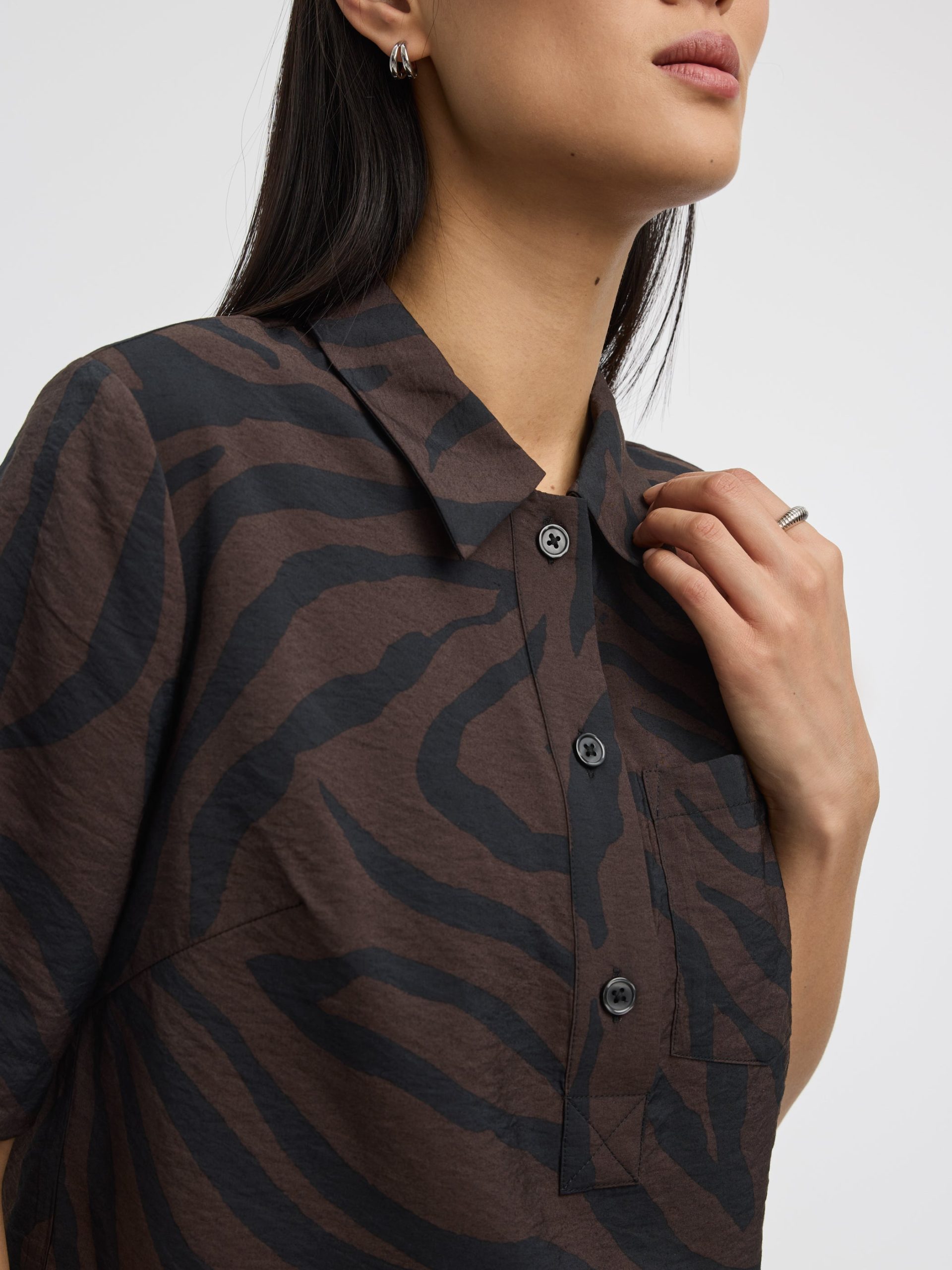 Short-Sleeve Blouse with Shirt Collar - Image 4