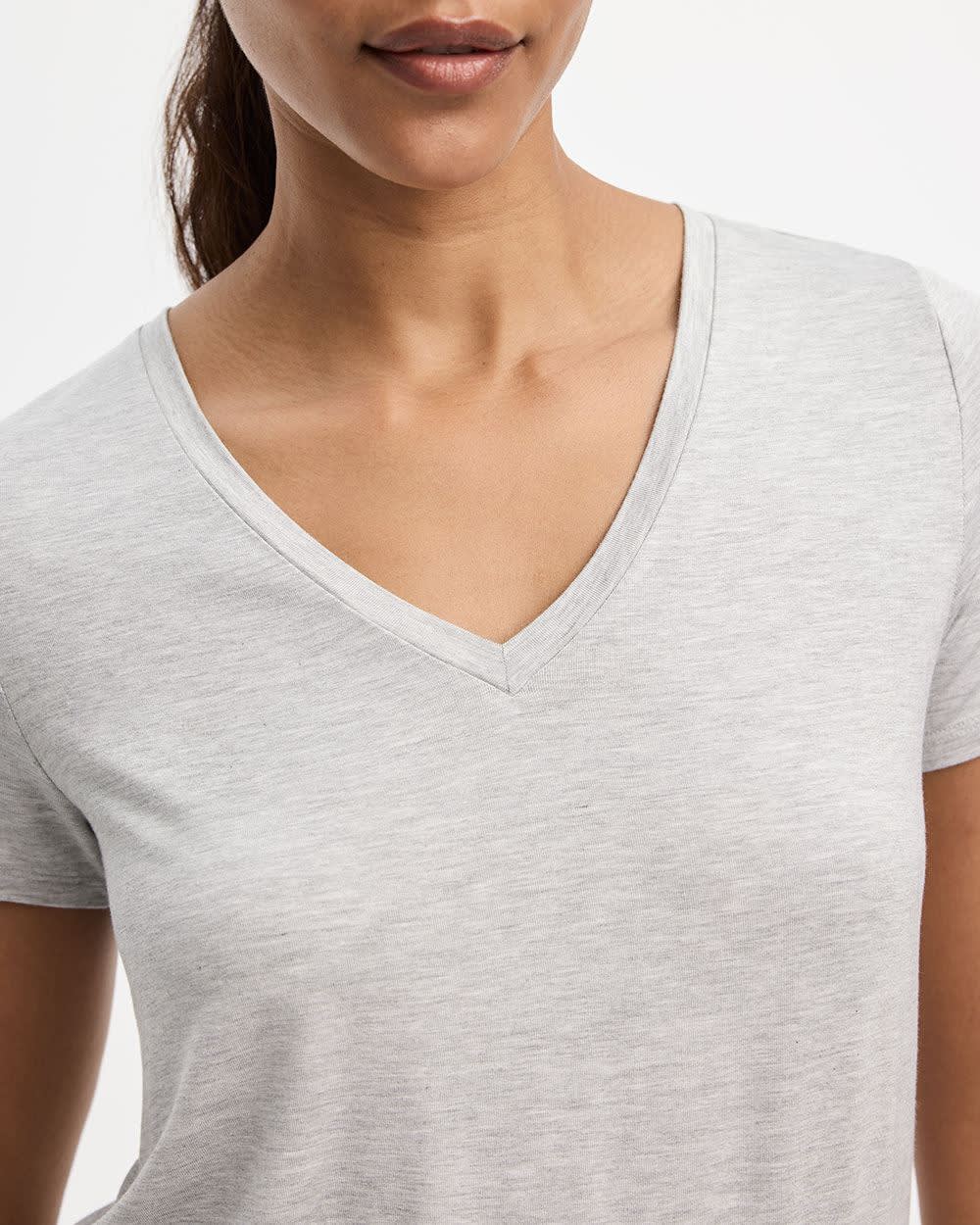 Short-Sleeve V-Neck Tee - R Essentials - Image 20