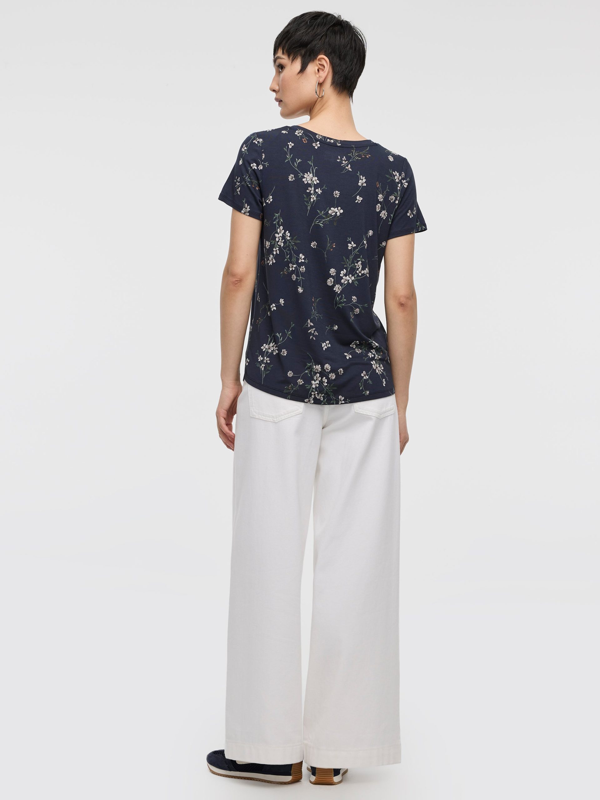 V-Neck Tee - R Essentials - Image 11