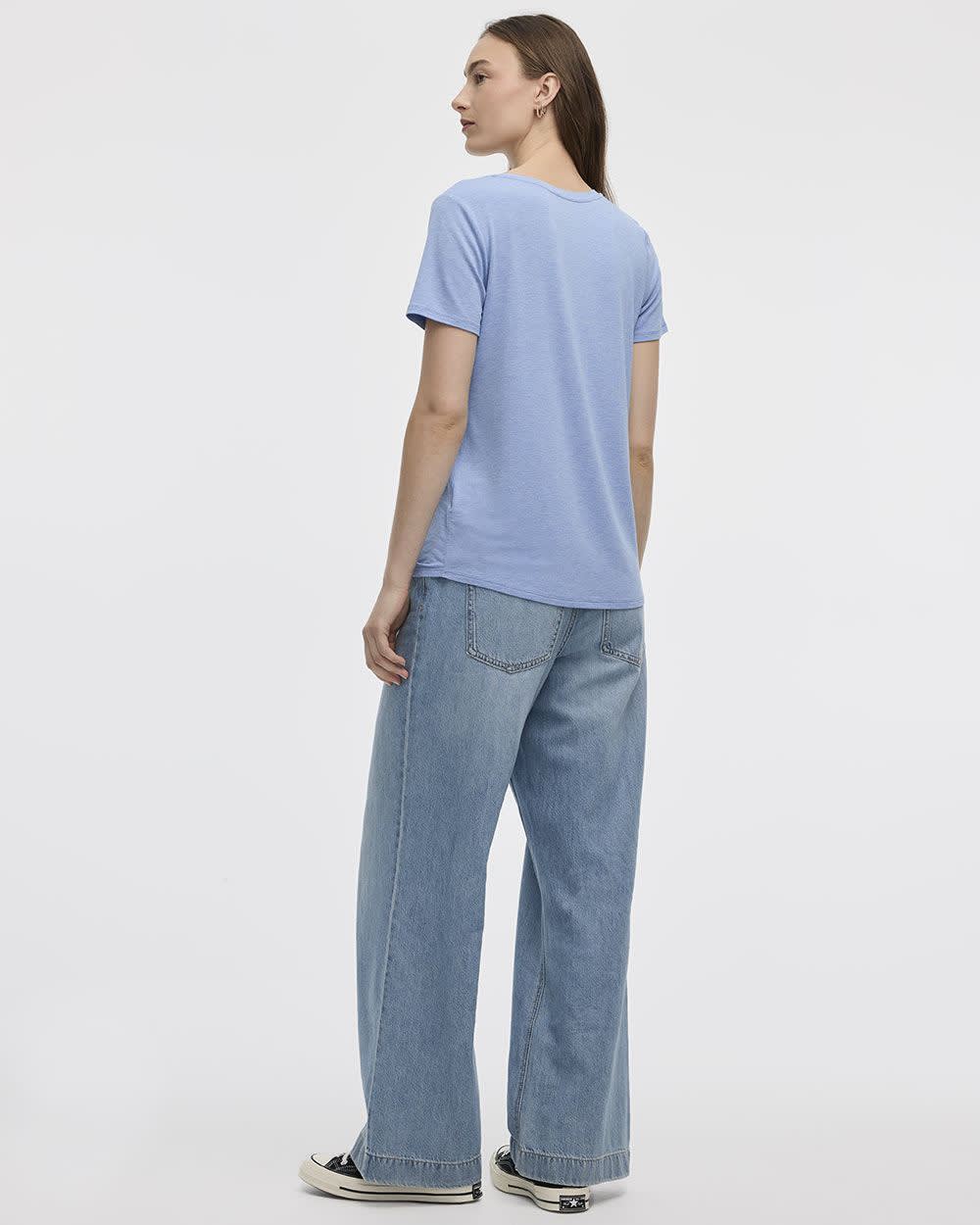 Short-Sleeve V-Neck Tee - R Essentials - Image 10