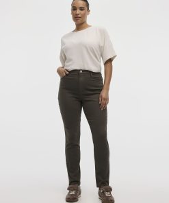 Skinny-Leg High-Rise Jean - The Signature (R) - Curvy Fit