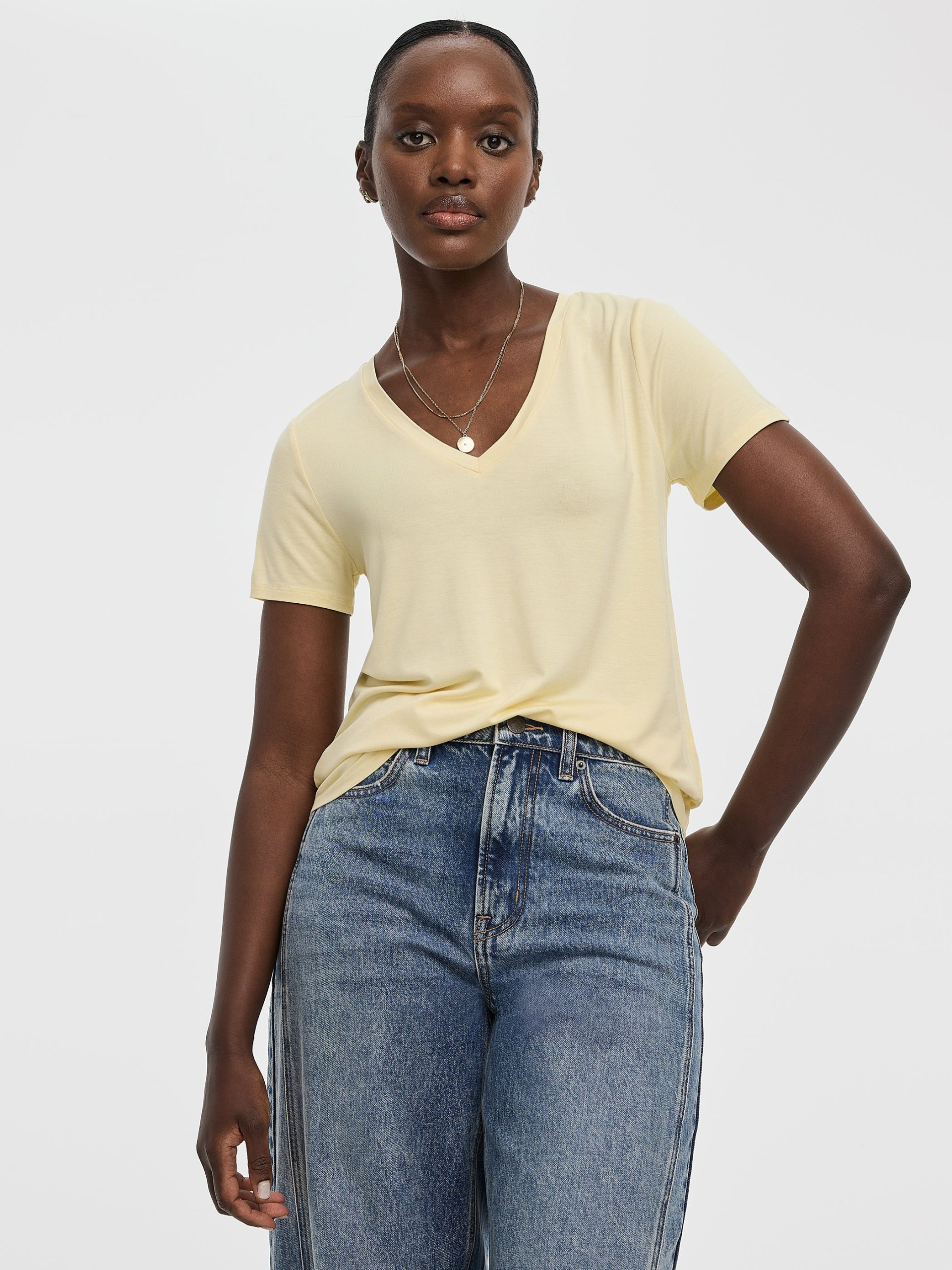 V-Neck Tee - R Essentials - Image 25