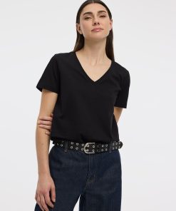 Boyfriend V-Neck T-Shirt - R Essentials