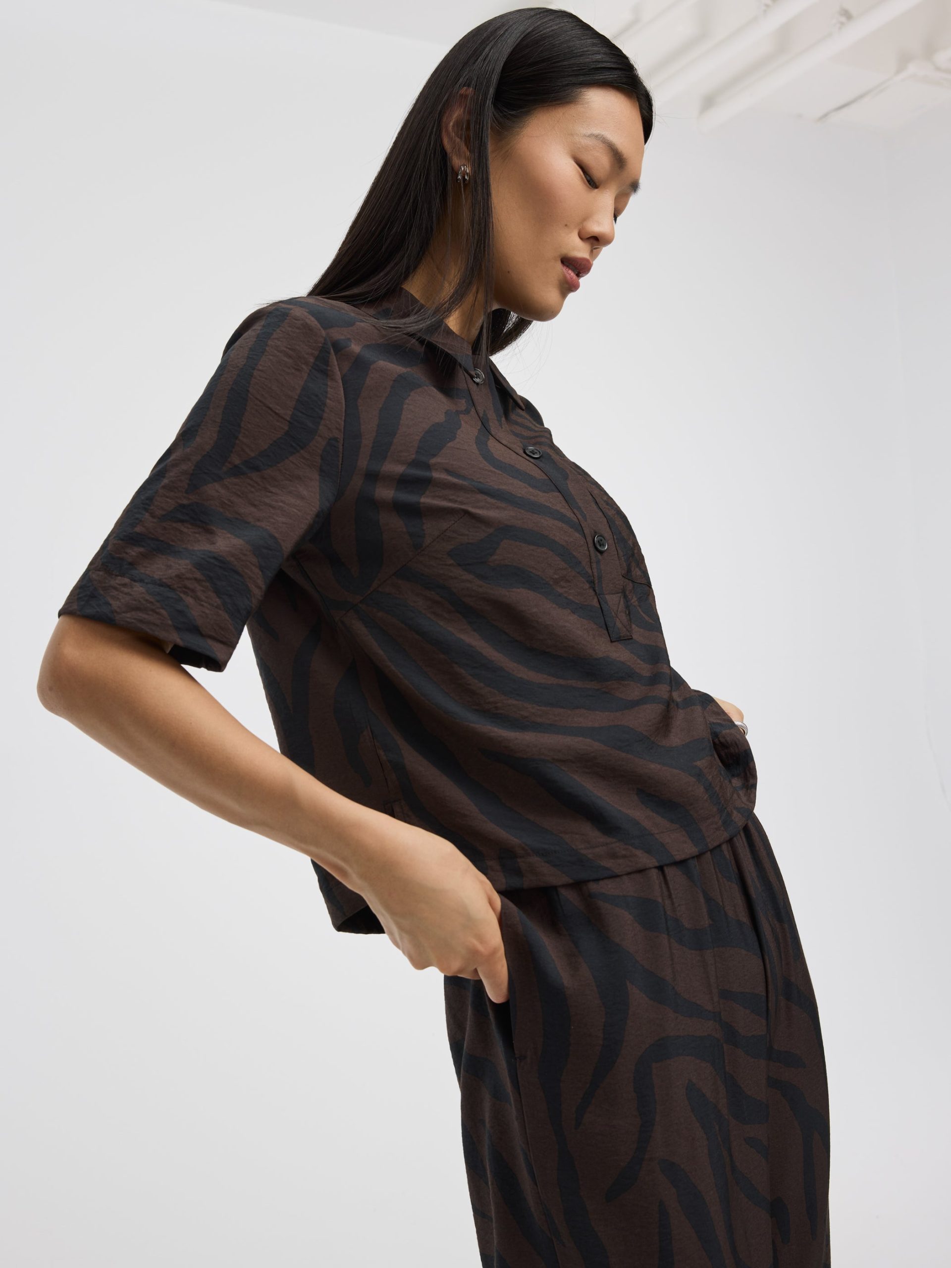 Short-Sleeve Blouse with Shirt Collar - Image 3