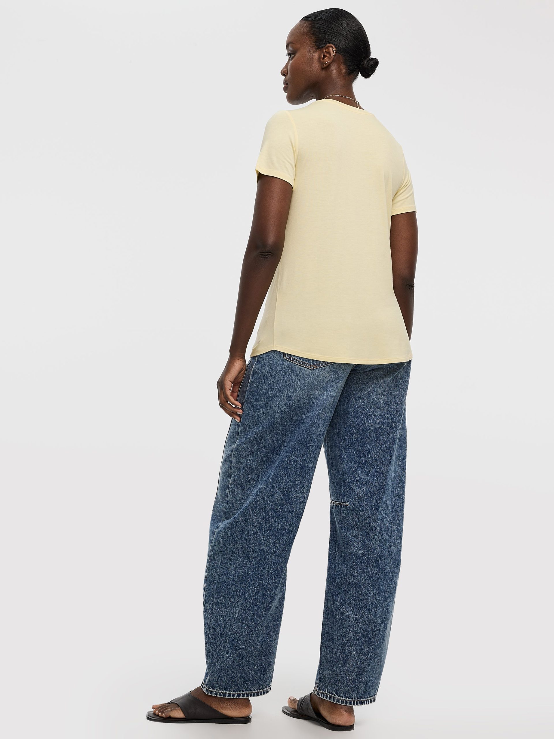 V-Neck Tee - R Essentials - Image 27