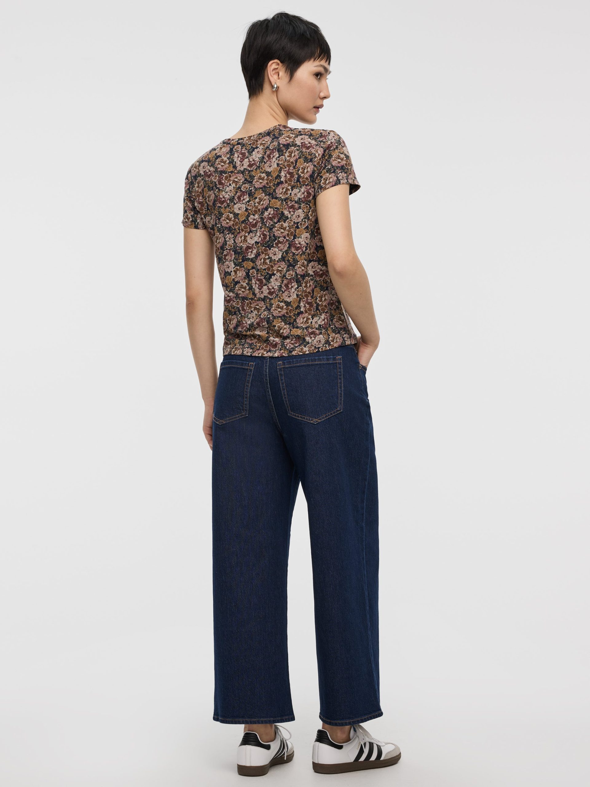 Crew-Neck Tee - R Essentials - Image 23