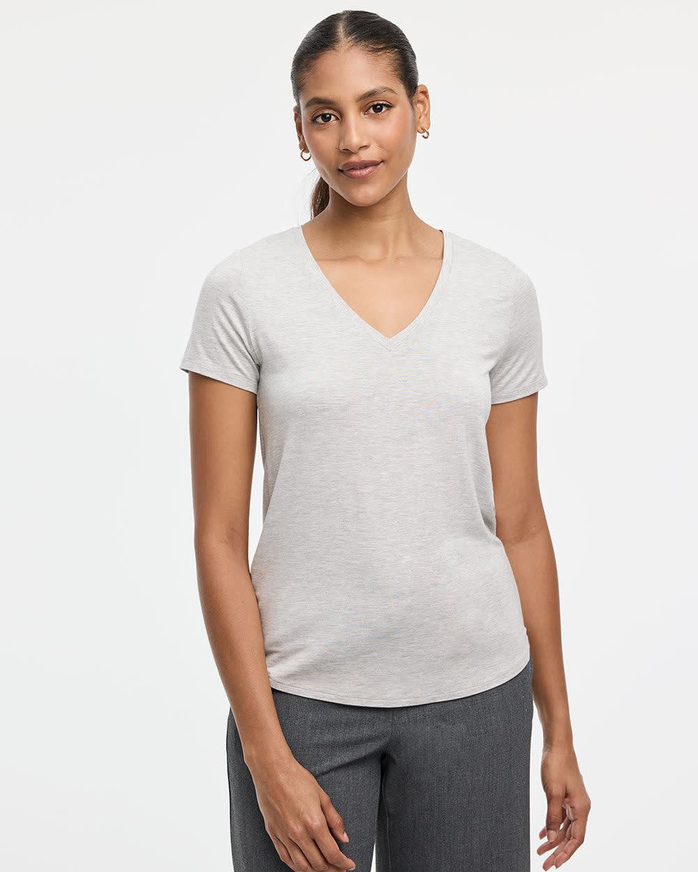 Short-Sleeve V-Neck Tee - R Essentials - Image 17