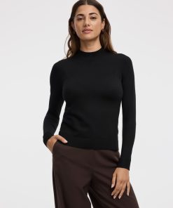 Long-Sleeve Mock-Neck Pullover - R Essentials